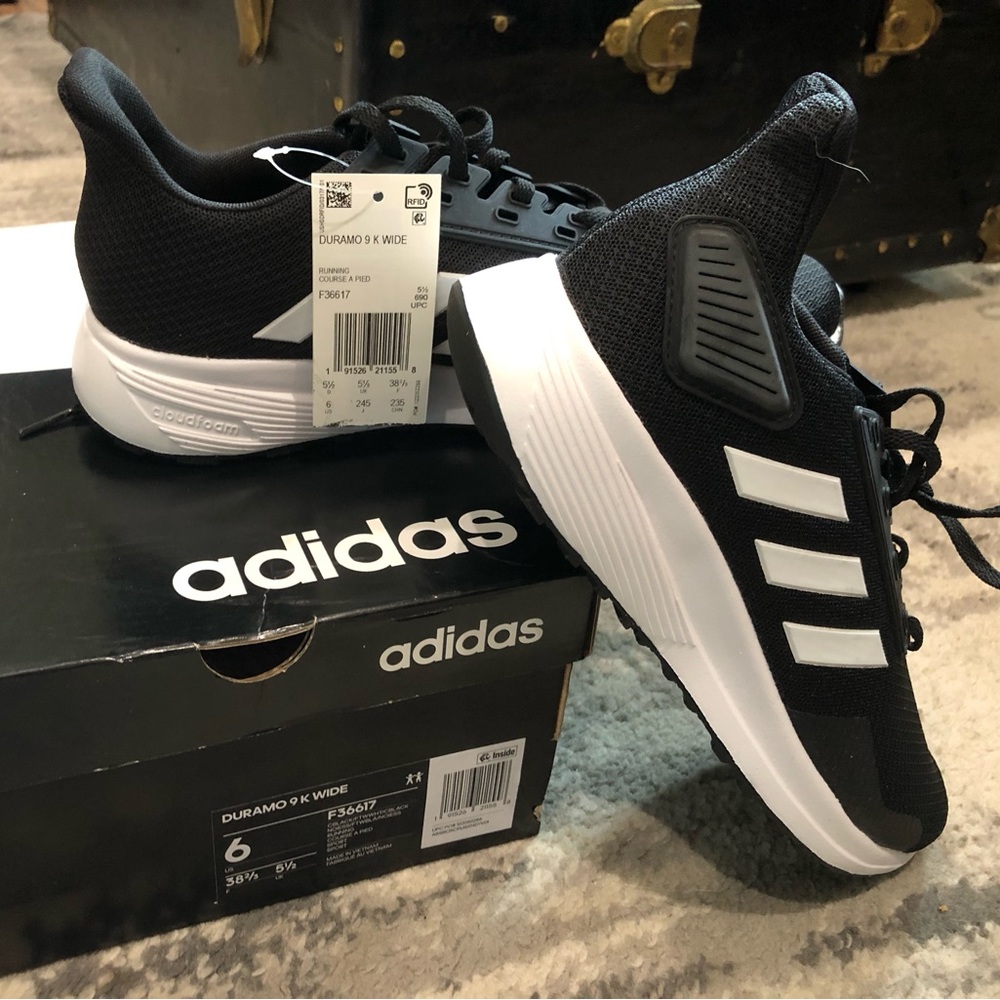 Adidas Duramo Size 6 Wide US Running Shoes